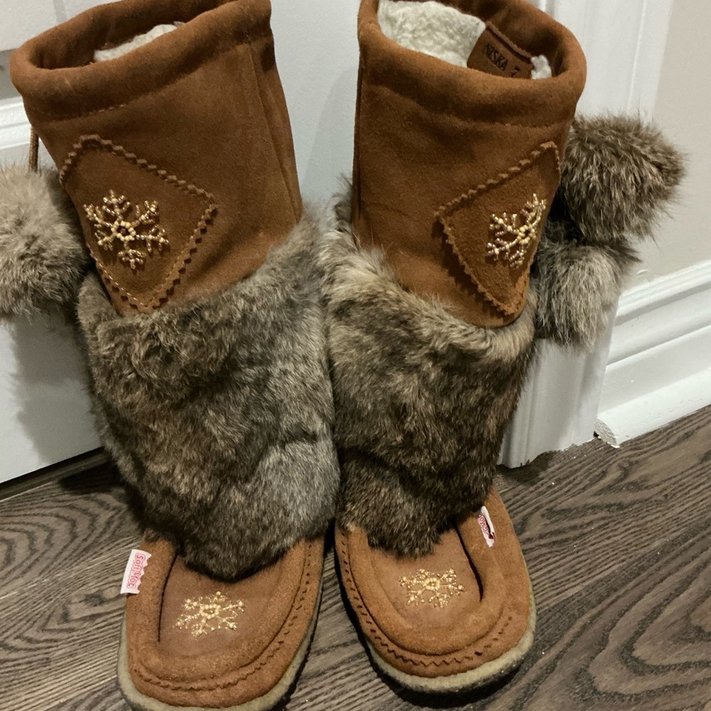 Cozy Brown Fur-Trimmed Women's Moccasins